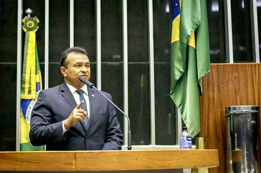 ICMS: Votei a favor da redução, mas só isso não reduz o preço do combustível, diz Fábio Abreu
